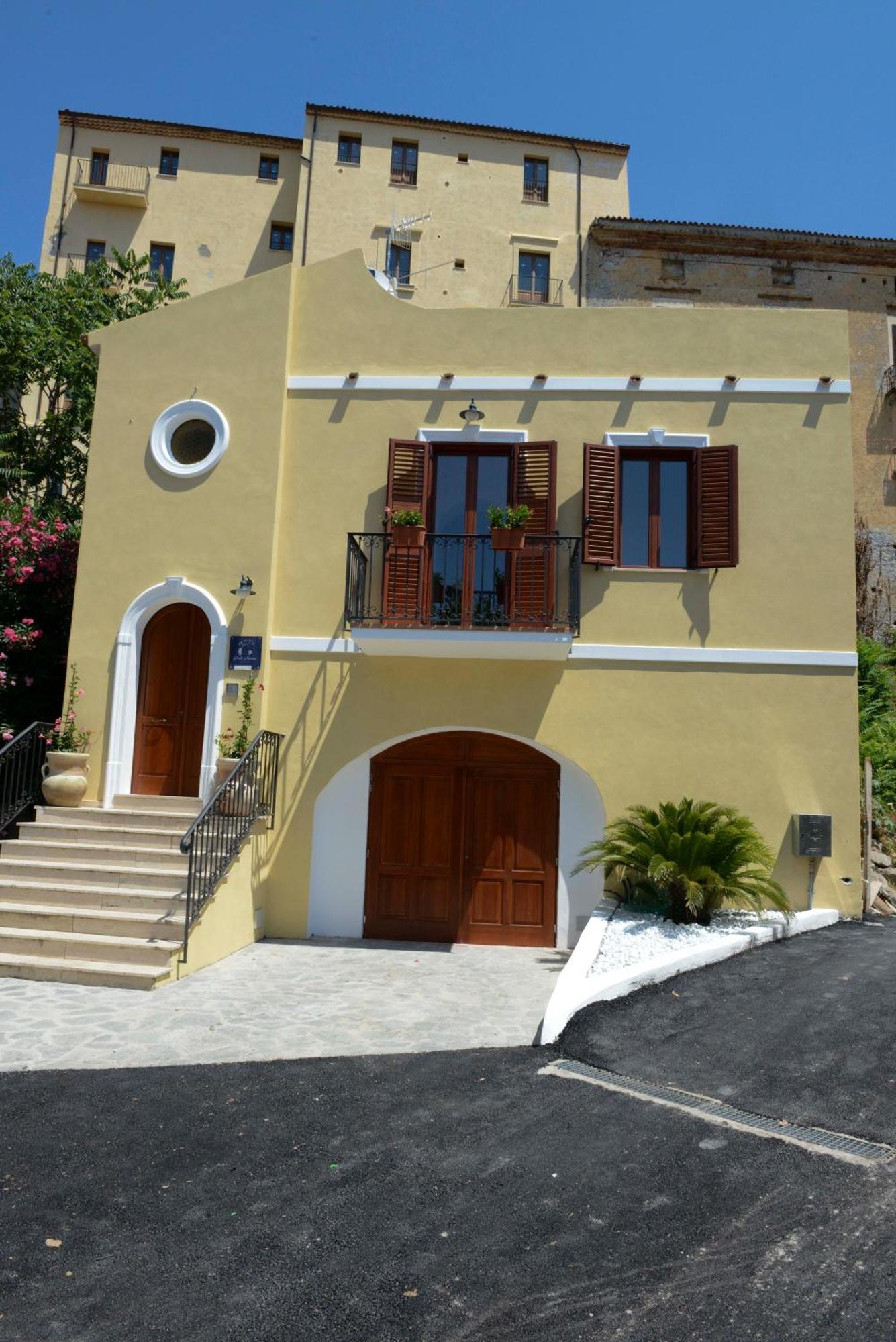 Porta Marina Guest Rooms Scalea Exterior foto